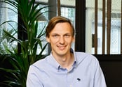 Controller waarvan knoppen harder en zachter kunnen worden